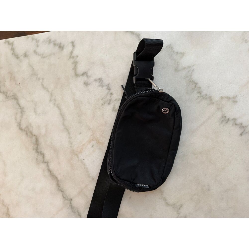 Lululemon Everywhere Belt Bag 1L Black Nylon Crossbody Fanny Pack Adjustable